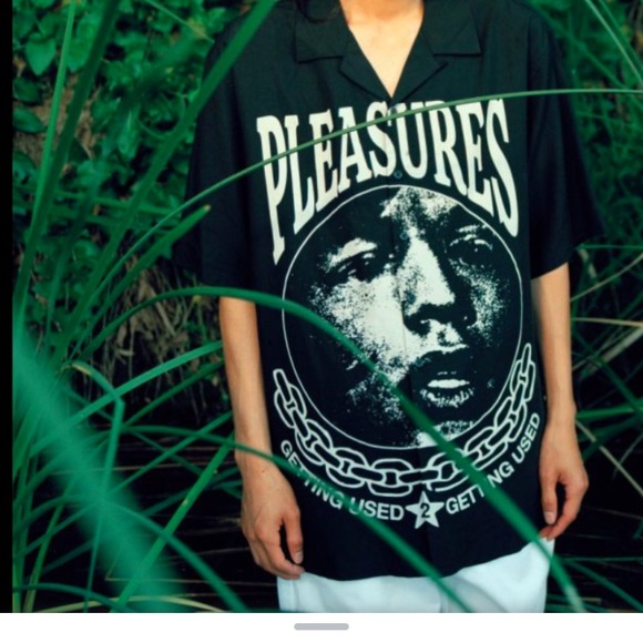 PLEASURES abstract loose fit button down shirt. Short sleeves. Worn once. - Picture 7 of 7